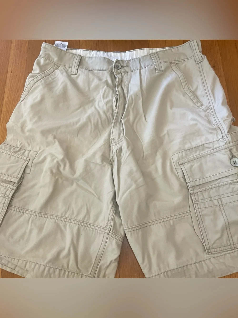 Levi's Men's Cargo Shorts in Light Khaki